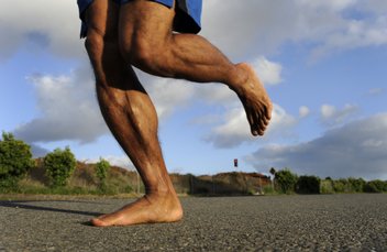 Running barefoot on concrete online